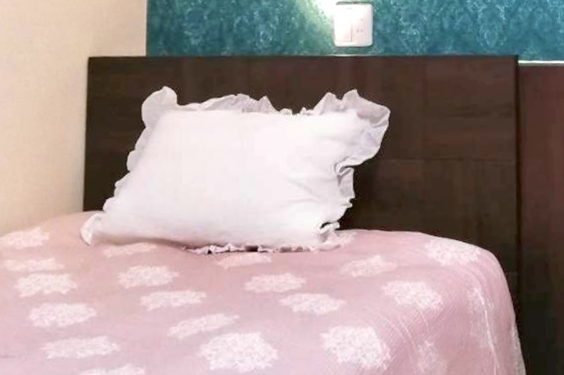 月の道を眺めて眠る贅沢